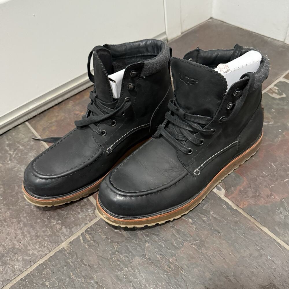 New In Box UGG Men's 8.5 Merrick Black Leather Ankle Boots Moc-toe Waterproof
